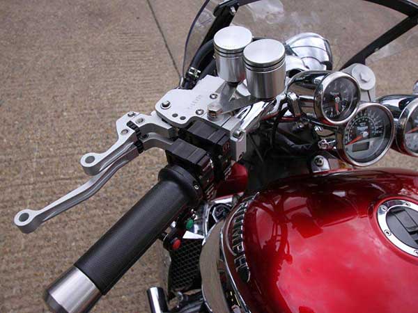 KLEVER-Triumph-Rocket-3-Left-handed-dual-hydraulic-brake KLEVER-Triumph-Rocket-3-Left-handed-dual-hydraulic-brake
